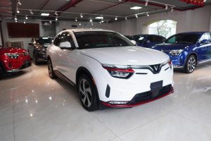 VinFast VF8 Eco nội thất đen 2023