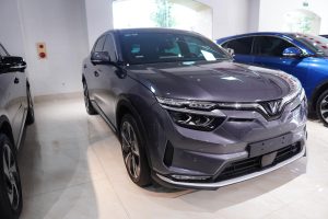 VinFast VF8 xám plus nội thất nâu