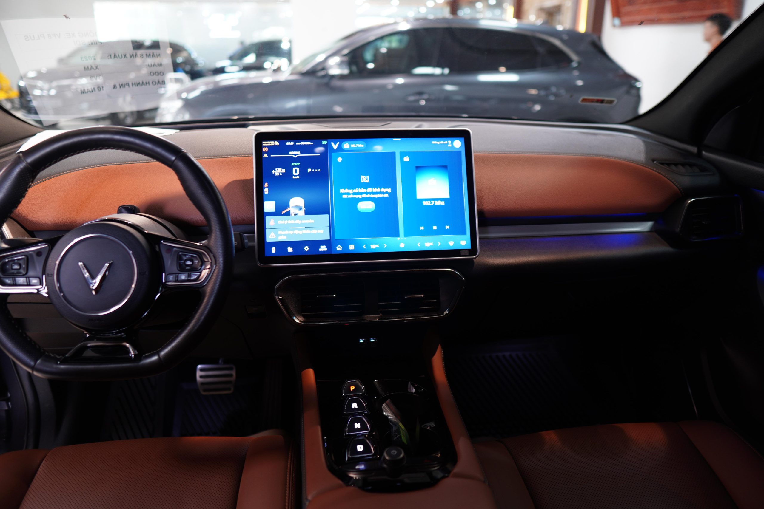 VinFast VF8 xám plus nội thất nâu - Ảnh 8