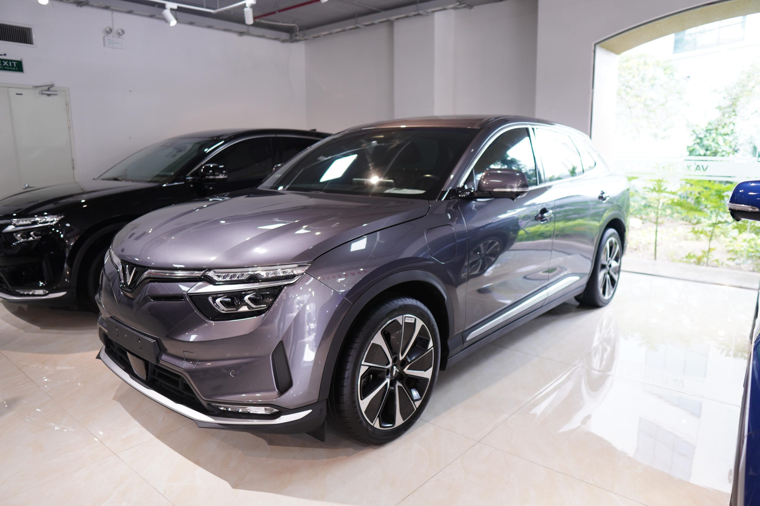 VinFast VF8 xám plus nội thất nâu - Ảnh 5